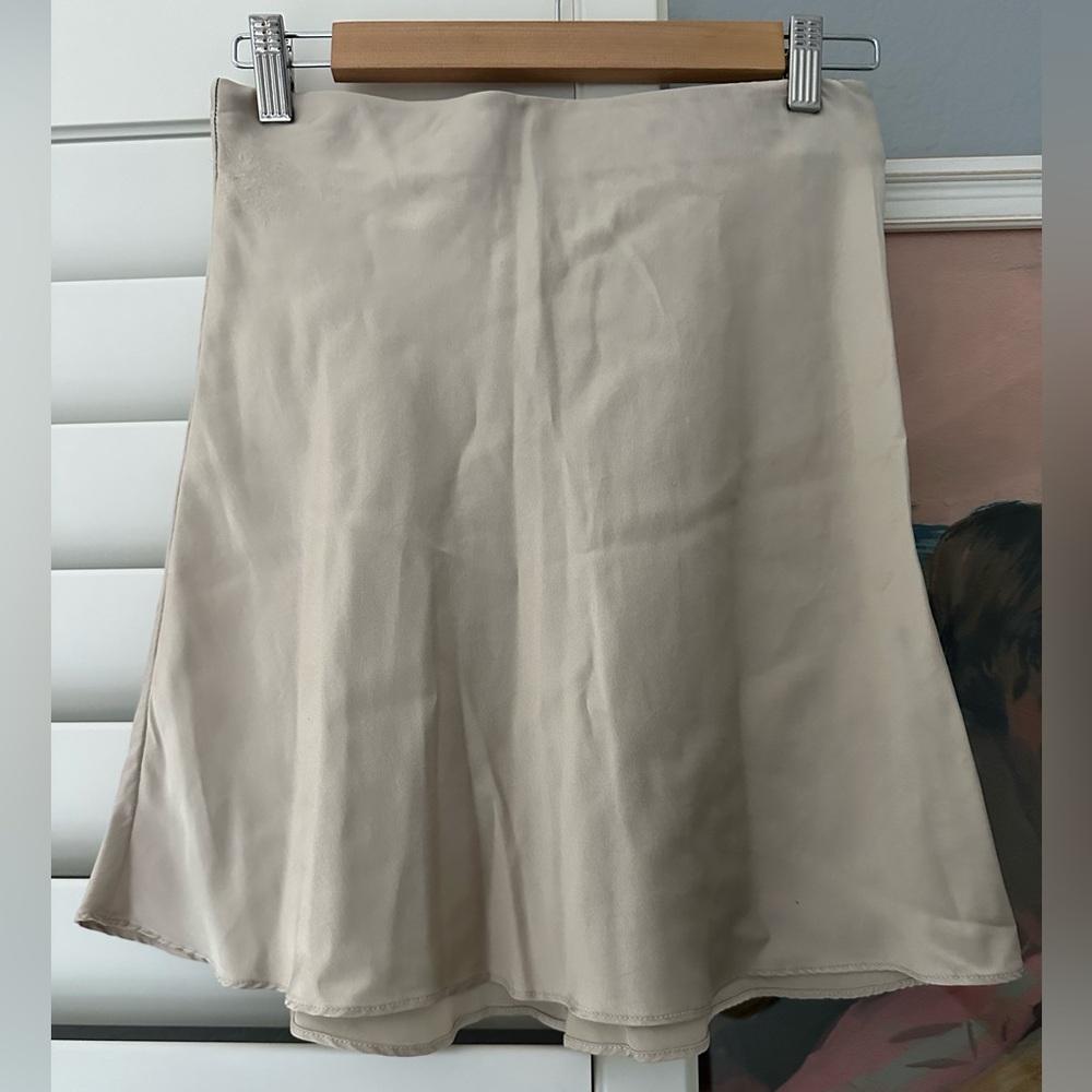 Quince 100% Washable Silk Mini Skirt. Small. Champagne. Some pilling on left